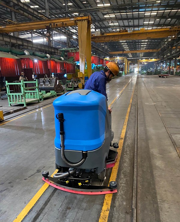 洗地机在制造加工厂清洁 洗地机在制造加工厂清洁